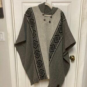 Black,Gray and Cream Geometric Poncho